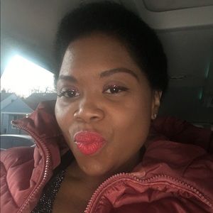 Meet your Posher, Aisha
